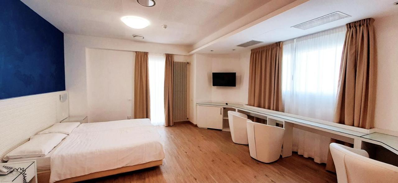 Grand Hotel Playa لينانو سابيادورو المظهر الخارجي الصورة